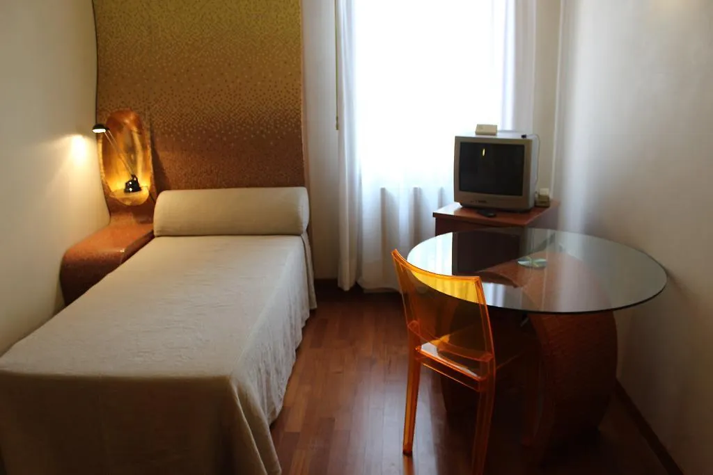 Bed and Breakfast Domus Orsoni Венеция 2*,