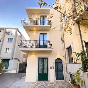 https://longo-suites.taorminaitalyhotels.com